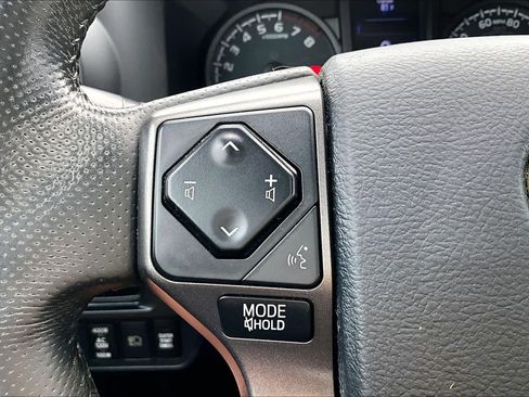 Used 2018 Toyota Tacoma TRD Off-Road w/ Technology Package AWD/4WD image 23