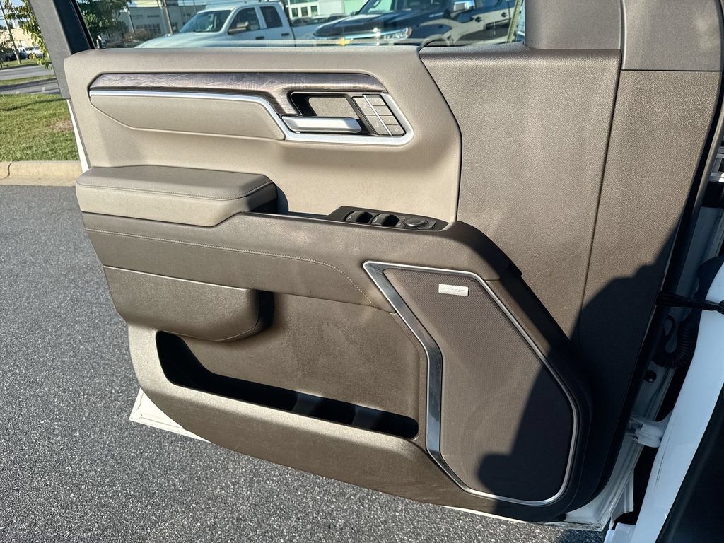 Used 2022 Chevrolet Silverado 1500 LTZ AWD/4WD image 18