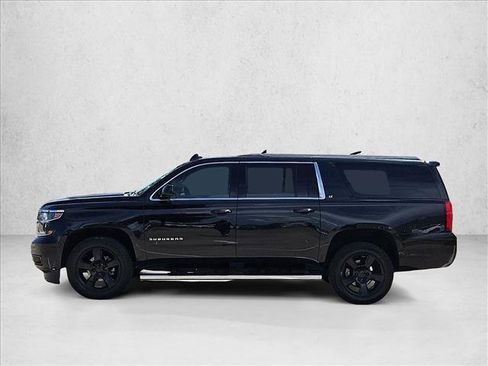 Used 2017 Chevrolet Suburban LT RWD image 6