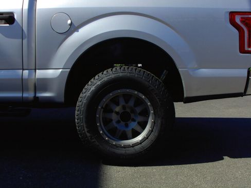 Used 2016 Ford F150 XLT AWD/4WD image 9