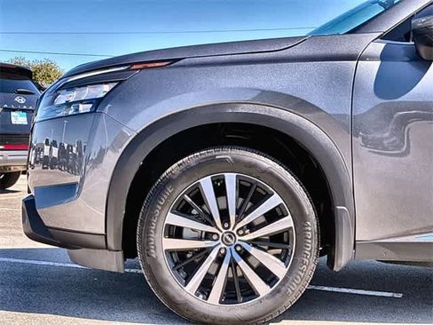 Used 2025 Nissan Pathfinder Platinum w/ Black Appearance Package image 14