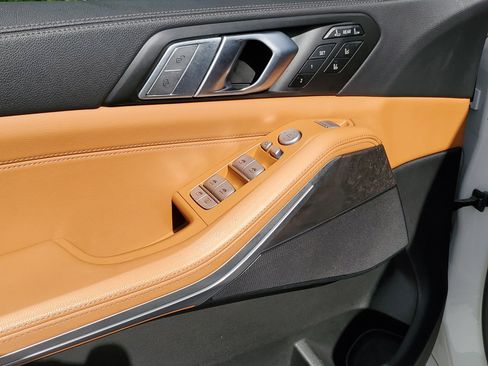 Used 2022 BMW X7 xDrive40i w/ Premium Package image 18