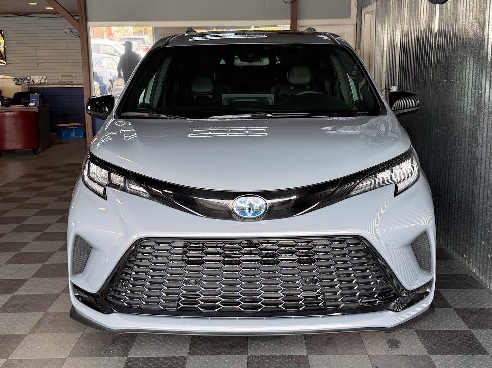 Used 2025 Toyota Sienna XSE AWD/4WD image 5