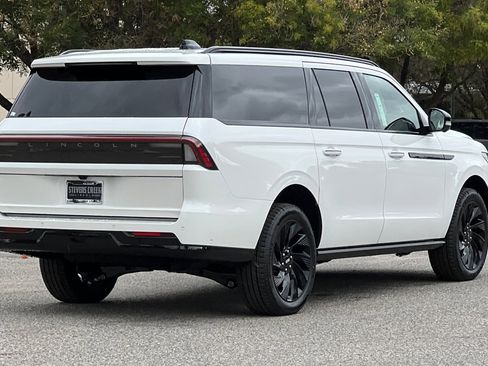 New 2025 Lincoln Navigator L Reserve w/ Jet Appearance Package image 5