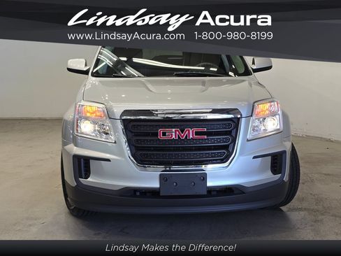 Used 2017 GMC Terrain SLE FWD image 2