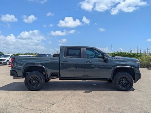 Used 2026 Chevrolet Silverado 2500 ZR2 w/ LPO, Dark Essentials Package AWD/4WD image 4