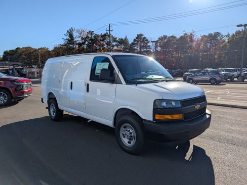 New 2025 Chevrolet Express 3500 image 7