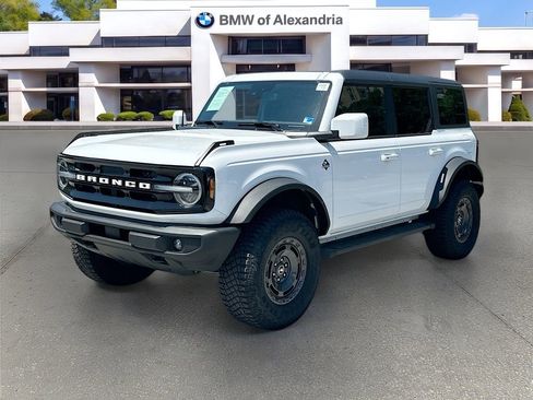 Used 2024 Ford Bronco Outer Banks AWD/4WD image 3