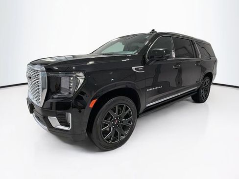Used 2023 GMC Yukon XL Denali w/ Denali Reserve Package image 3