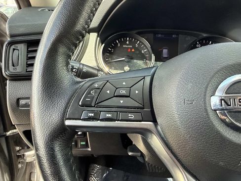 Used 2018 Nissan Rogue SL w/ Premium Package FWD image 33