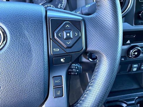 Used 2018 Toyota Tacoma TRD Off-Road image 21