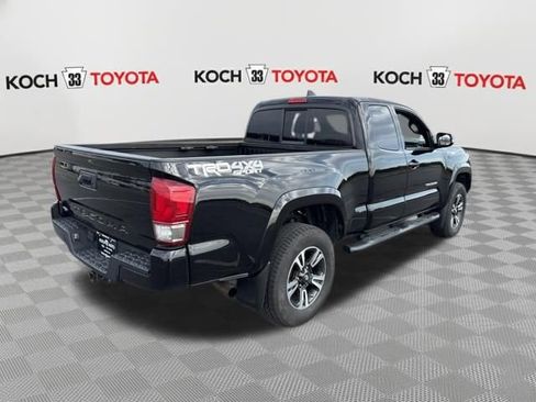 Used 2017 Toyota Tacoma TRD Sport w/ Tow Package (A/T) image 8