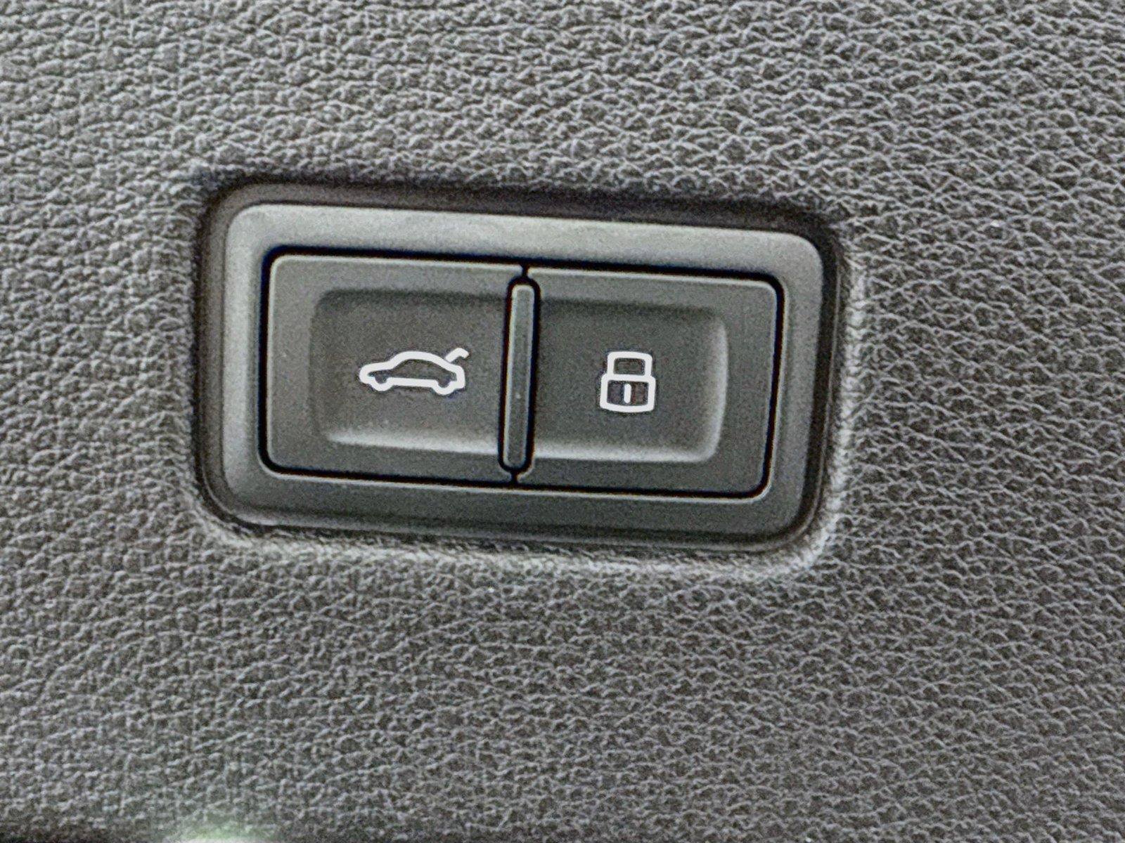 Used 2024 Audi SQ8 Prestige AWD/4WD image 28