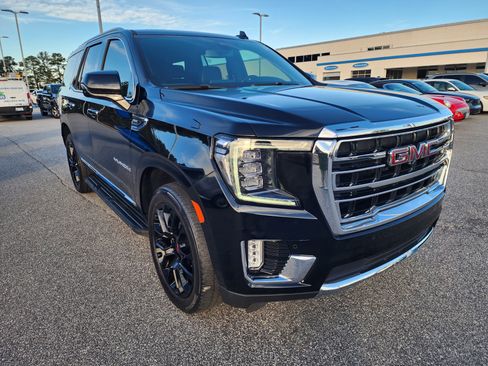 Used 2022 GMC Yukon SLT w/ SLT Premium Package image 2