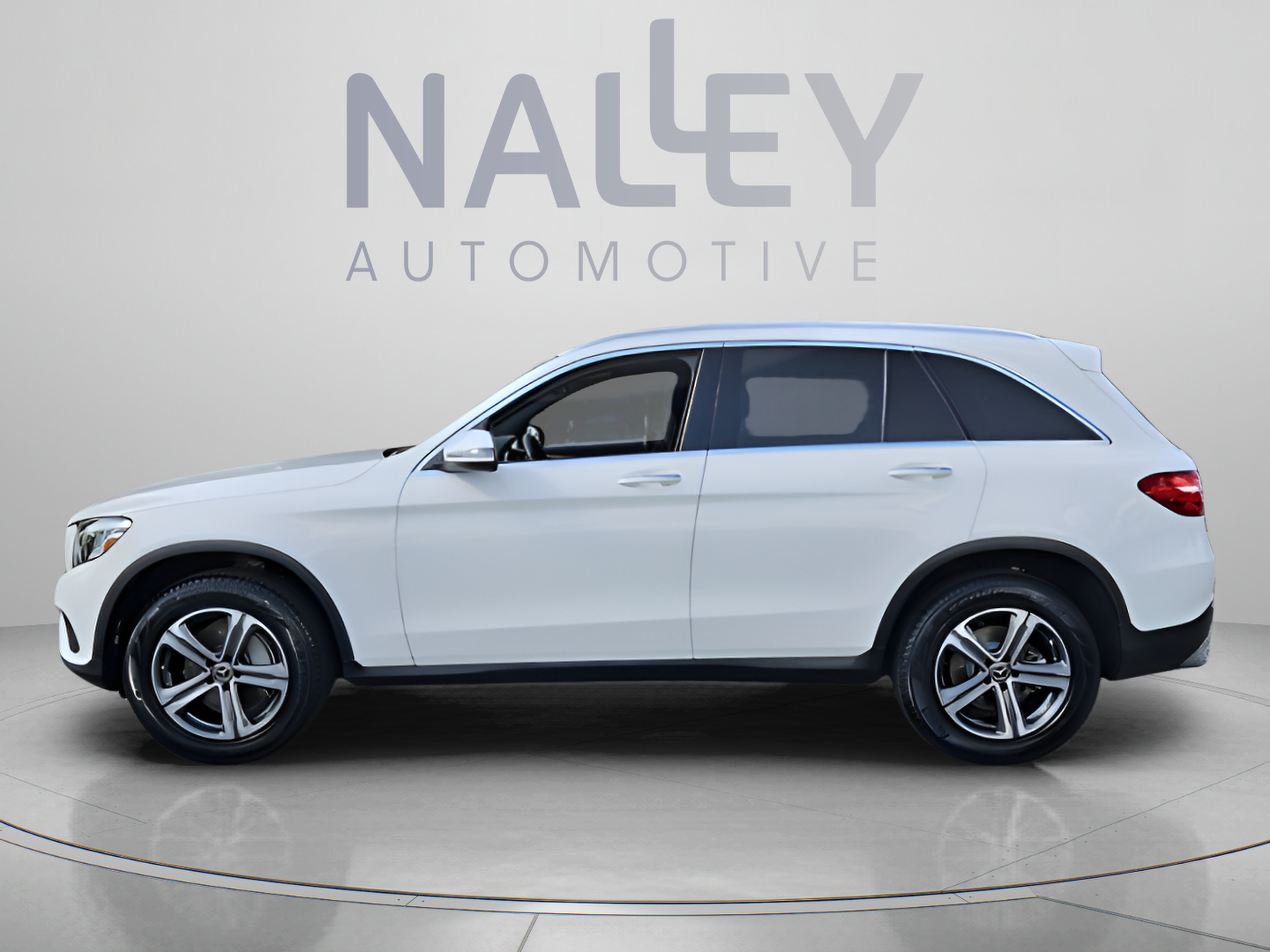 Used 2019 Mercedes-Benz GLC 300 4MATIC image 2