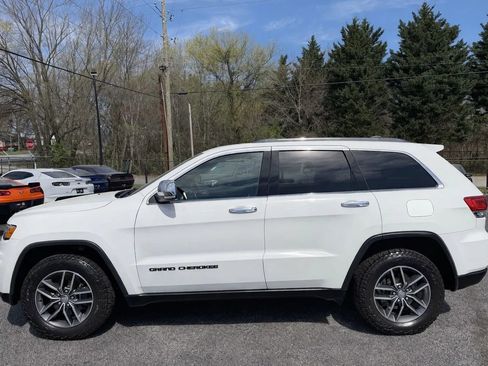 Used 2017 Jeep Grand Cherokee Limited image 3