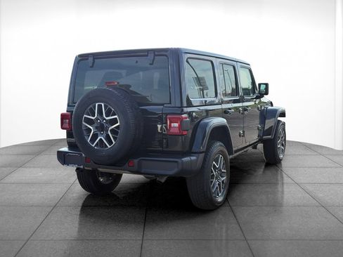 Used 2025 Jeep Wrangler Unlimited Sahara AWD/4WD image 7