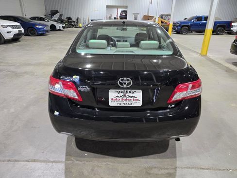 Used 2011 Toyota Camry LE w/ LE Extra-Value Pkg image 9