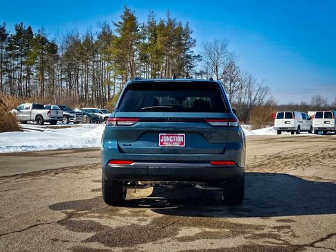 New 2026 Jeep Grand Cherokee Limited w/ Limited Altitude Package AWD/4WD image 5