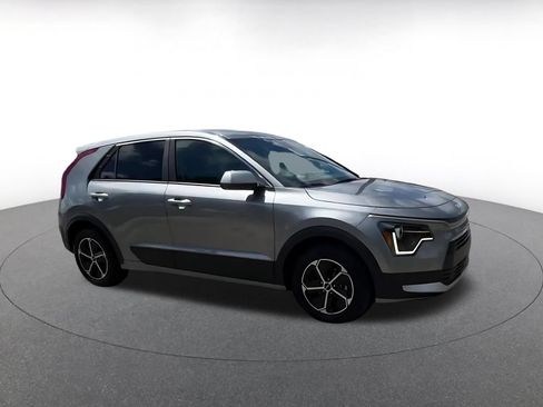 Used 2026 Kia Niro LX FWD image 2