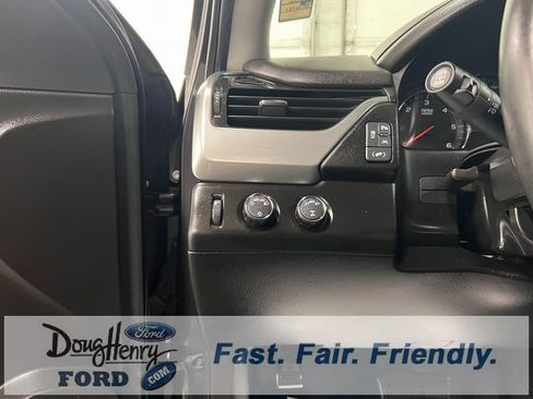 Used 2017 Chevrolet Suburban LT image 29