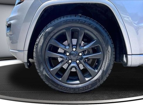 Used 2020 Jeep Grand Cherokee Altitude AWD/4WD image 34
