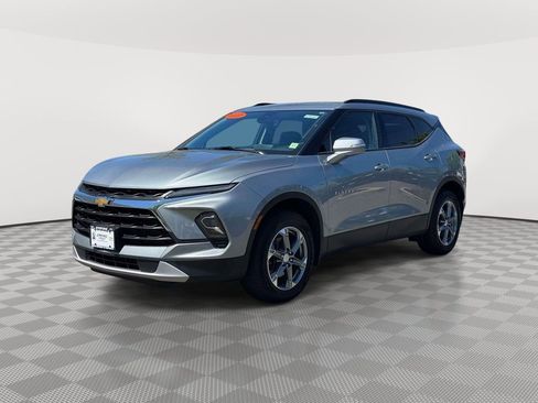 Used 2023 Chevrolet Blazer LT AWD/4WD image 3