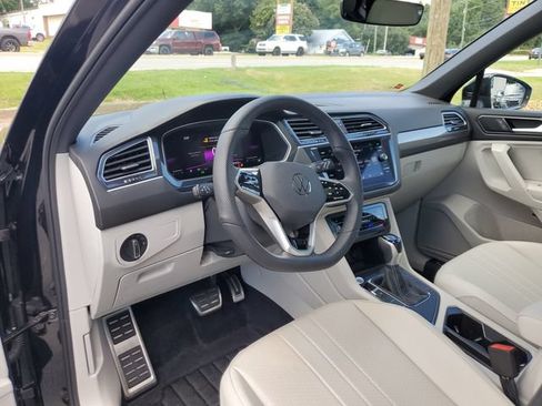 Used 2024 Volkswagen Tiguan SE R-Line FWD image 25