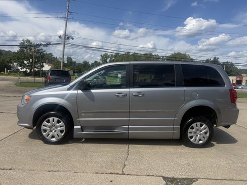 Used 2015 Dodge Grand Caravan SE w/ Quick Order Package 29E SE FWD image 6