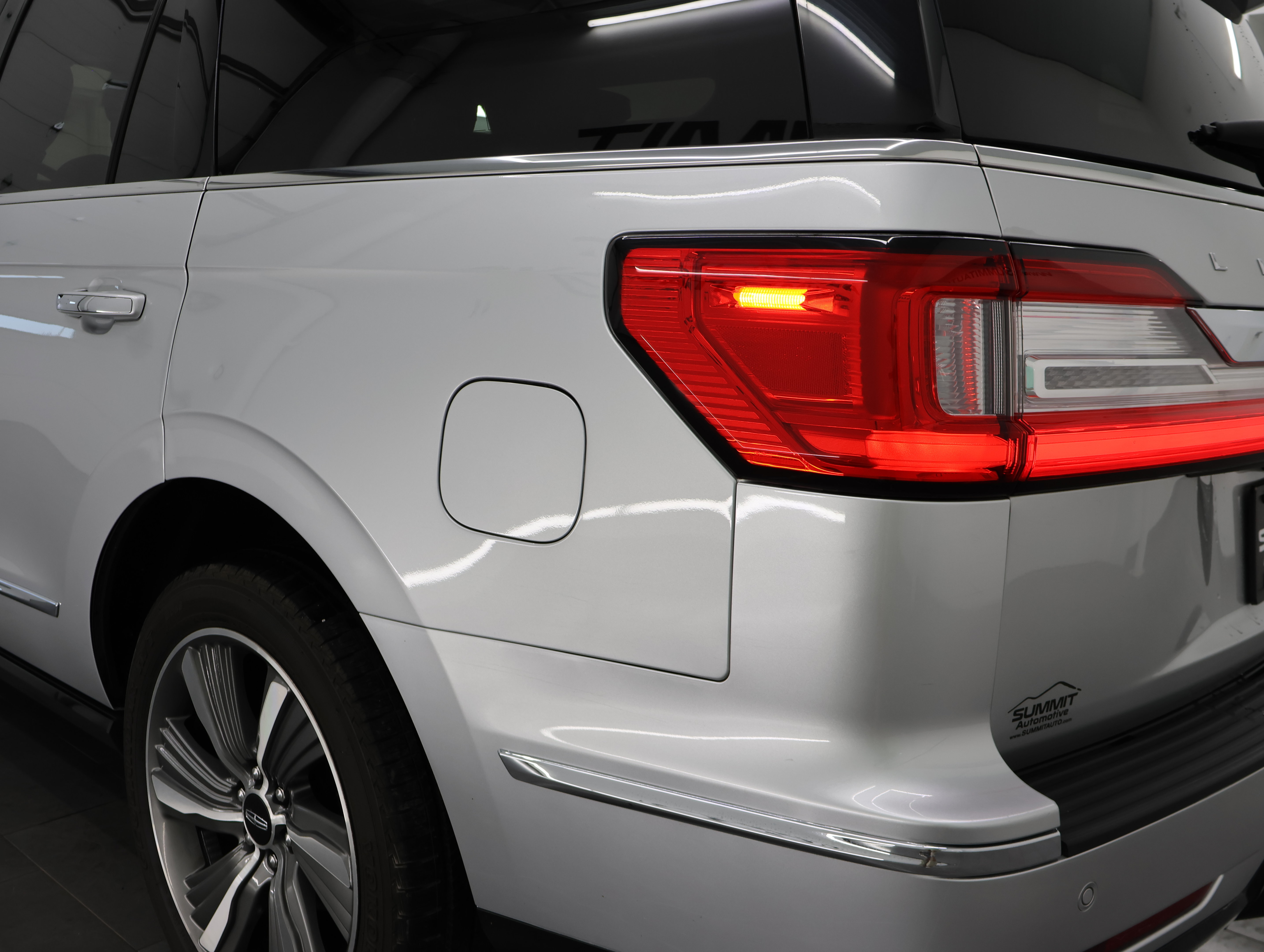 Used 2019 Lincoln Navigator Reserve w/ Cargo Package AWD/4WD image 35