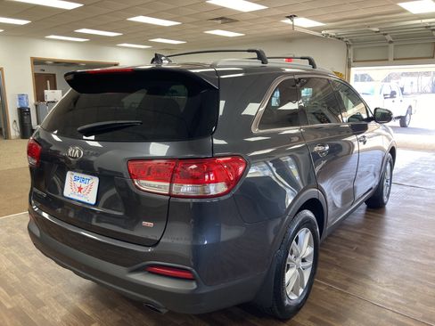Used 2018 Kia Sorento LX image 6
