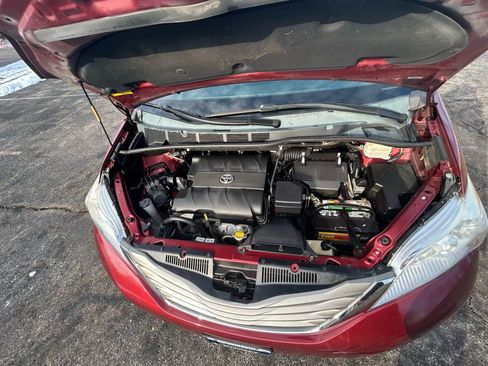 Used 2013 Toyota Sienna XLE image 20