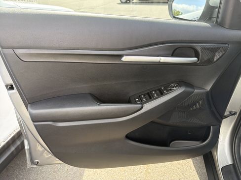 Used 2025 Kia Seltos LX image 8