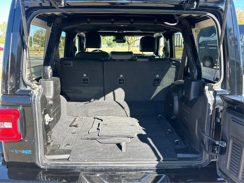 Used 2022 Jeep Wrangler Unlimited Sahara image 13