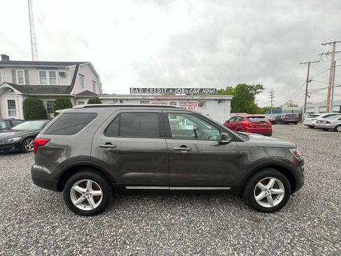 Used 2017 Ford Explorer XLT AWD/4WD image 5