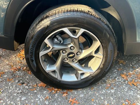 Used 2025 Chevrolet Trax LT image 25