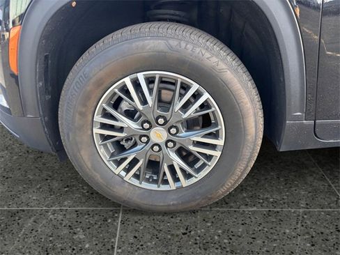 Used 2025 Chevrolet Traverse LT image 14