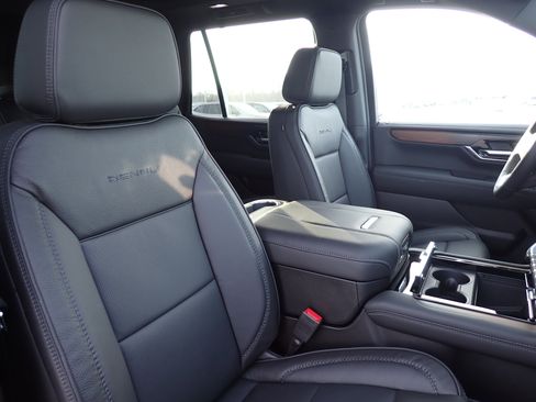 New 2026 GMC Yukon Denali w/ Sun & Power Step Package image 15