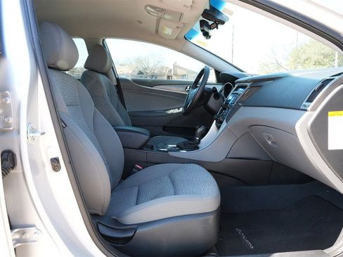 Used 2013 Hyundai Sonata Hybrid image 24