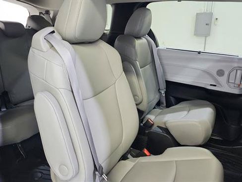 Used 2025 Toyota Sienna XLE w/ XLE Plus Package AWD/4WD image 28