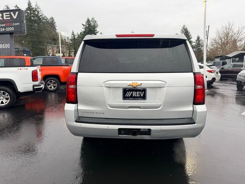 Used 2018 Chevrolet Suburban LT image 4