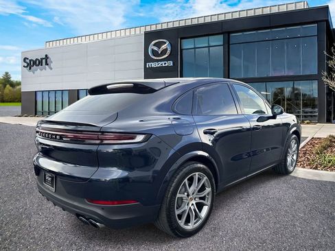 Used 2024 Porsche Cayenne Coupe AWD/4WD image 3