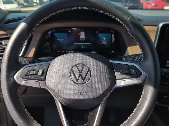 Used 2024 Volkswagen Atlas SE FWD image 11