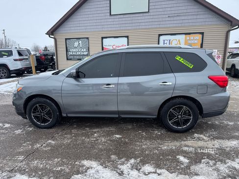 Used 2019 Nissan Pathfinder SV image 8