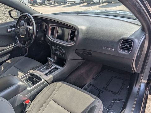 Used 2019 Dodge Charger SXT image 13