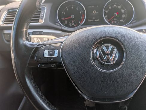 Used 2017 Volkswagen Passat 1.8T SE FWD image 11