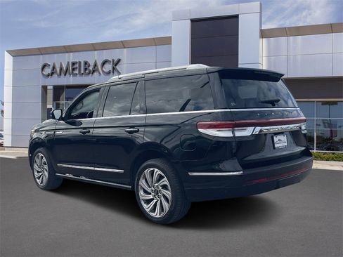 Used 2023 Lincoln Navigator Reserve image 4