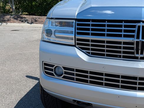 Used 2014 Lincoln Navigator 2WD image 9