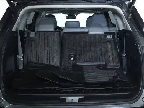 Certified 2021 Toyota Highlander XLE AWD/4WD image 31