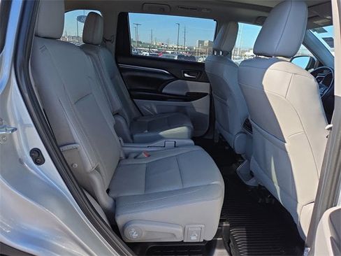 Used 2019 Toyota Highlander Limited Platinum image 15